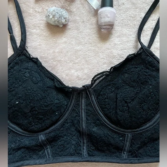 Black Lace tank top🖤 - Picture 2 of 3